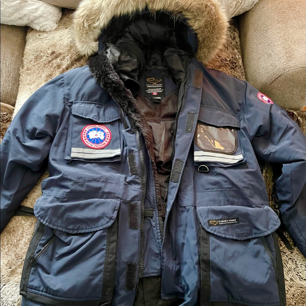 Canada Goose Snow Mantra M fit like a snug Xl+Hat✅